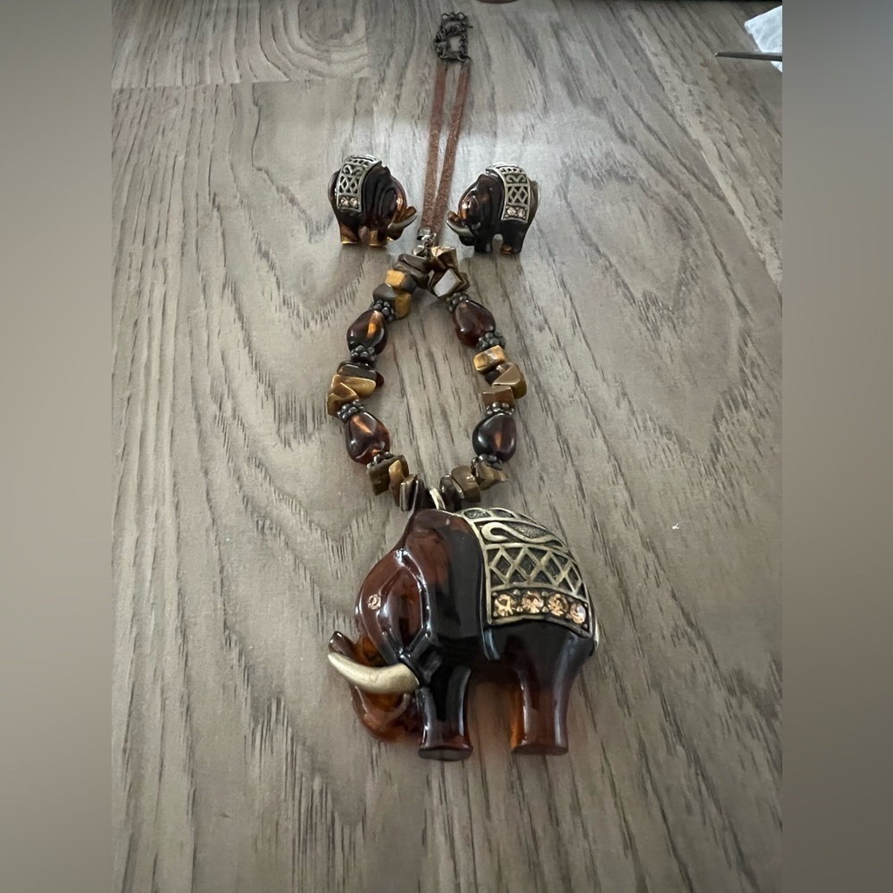 Vintage Elephant Pendant Necklace Amber Resin Tiger Eye Beads and Earrings Set